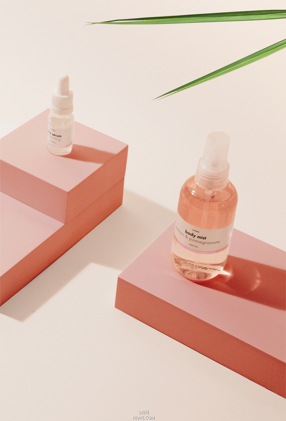 上?；瘖y品包裝瓶廠家談包裝設(shè)計中的扁平化設(shè)計理念應(yīng)用研究