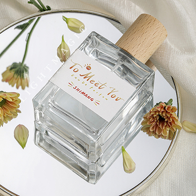 小香氛的大生意：御梵們?nèi)绾螕纹鸢賰|香氛市場(chǎng)？