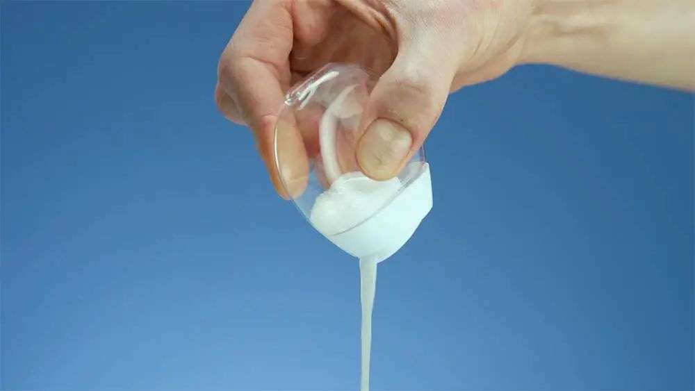 再也不用「擠牙膏」，高露潔換上的「潤滑劑」包裝，讓牙膏從此一滴不剩