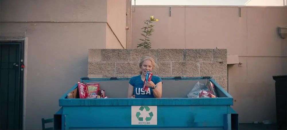 再也不用「擠牙膏」，高露潔換上的「潤滑劑」包裝，讓牙膏從此一滴不剩